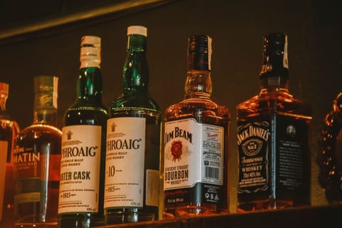 Wild Turkey 101 vs Elijah Craig Small Batch – The Ultimate Entry-Level Bourbon Showdown